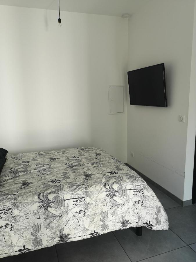 Studio Style Industriel Apartment Barbaggio Luaran gambar